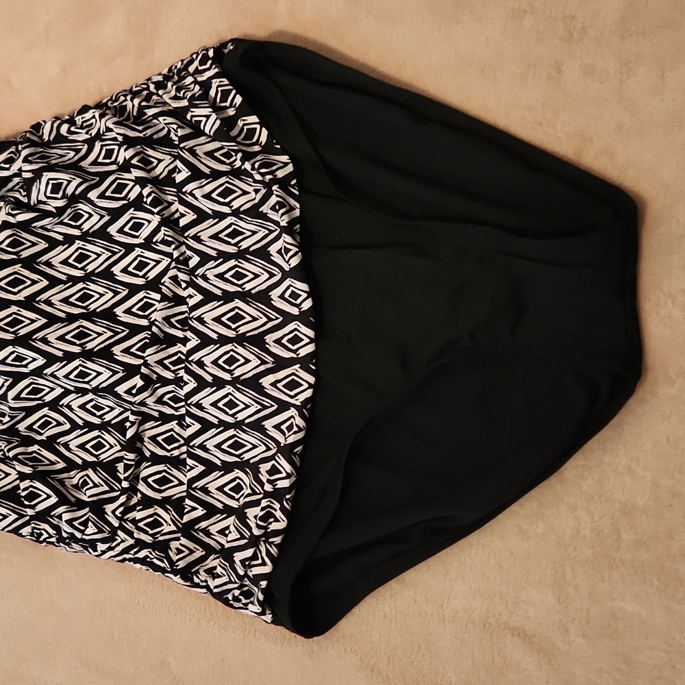 Bathing suit - Picture 3 of 5